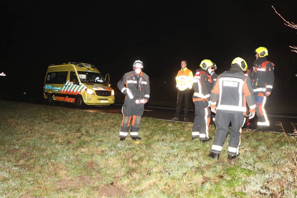 Zoekactie naar persoon na ongeval tussen twee voertuigen