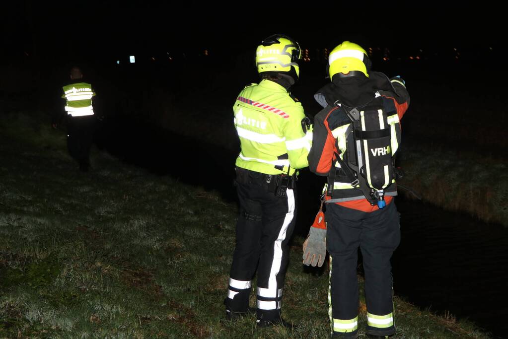 Zoekactie naar persoon na ongeval tussen twee voertuigen