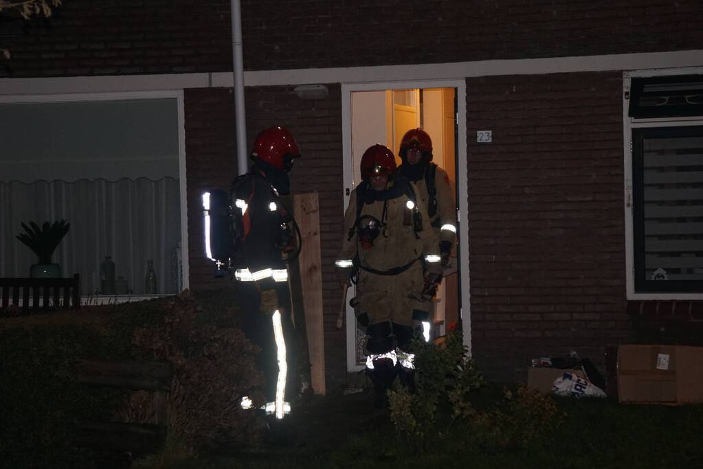 Brand in spouwmuur van woning