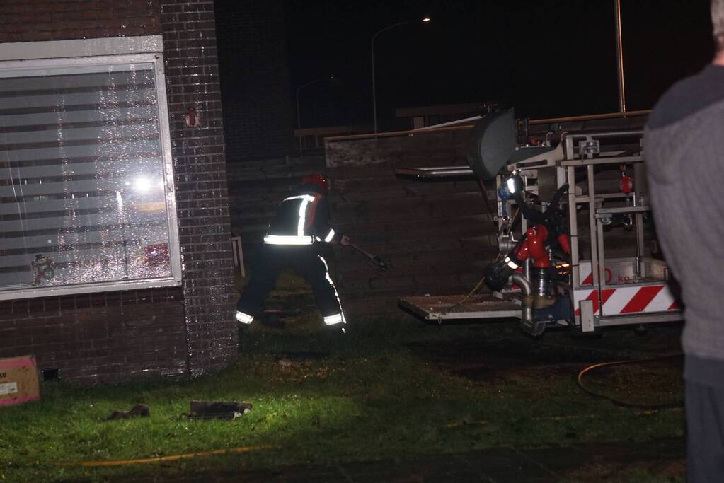 Brand in spouwmuur van woning