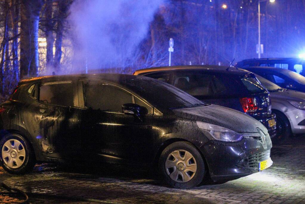 Personenauto volledig uitgebrand