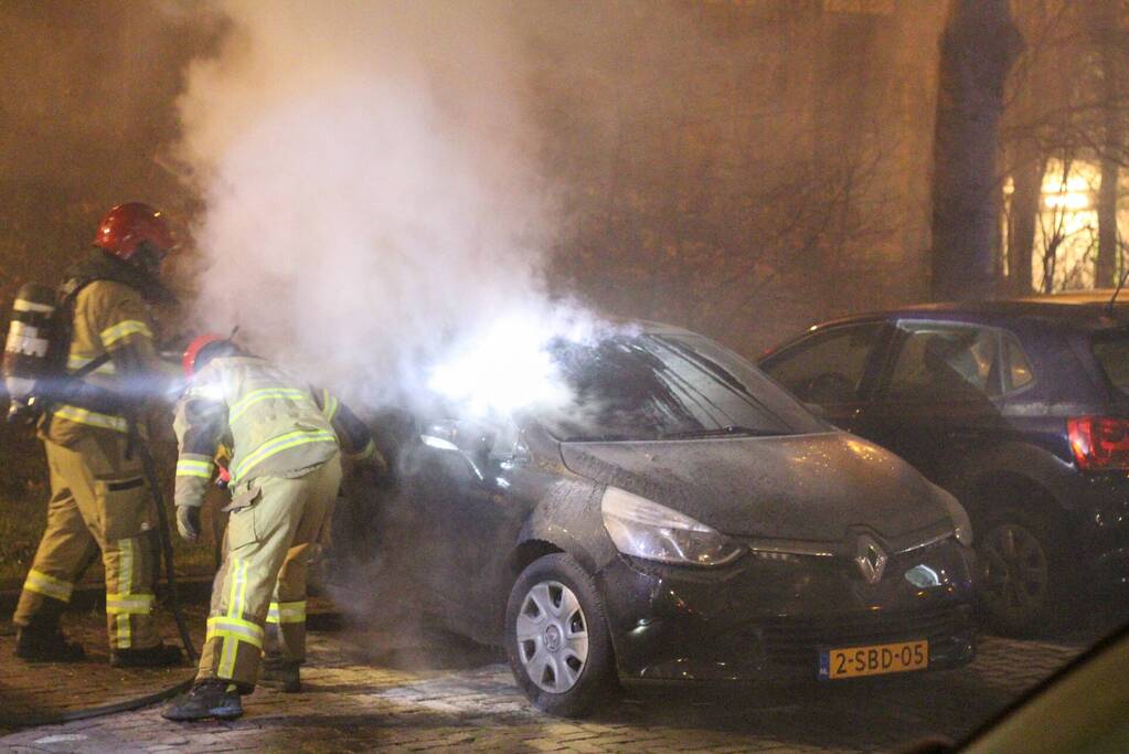 Personenauto volledig uitgebrand