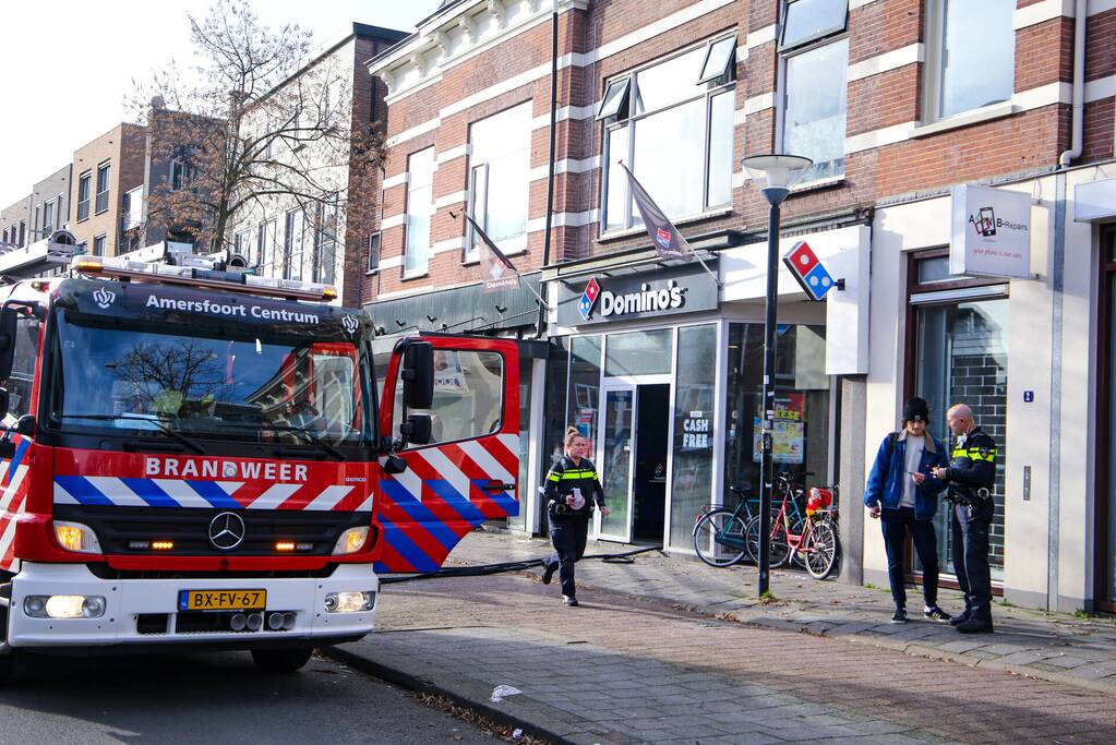 Veel rook bij grote brand in garage