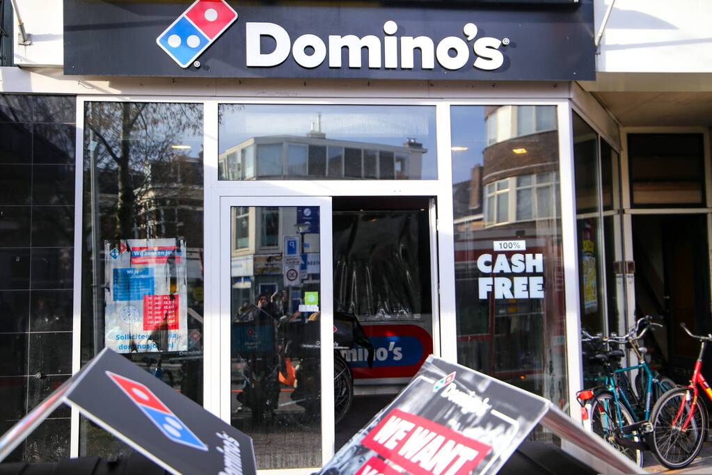 Veel rook bij grote brand in garage