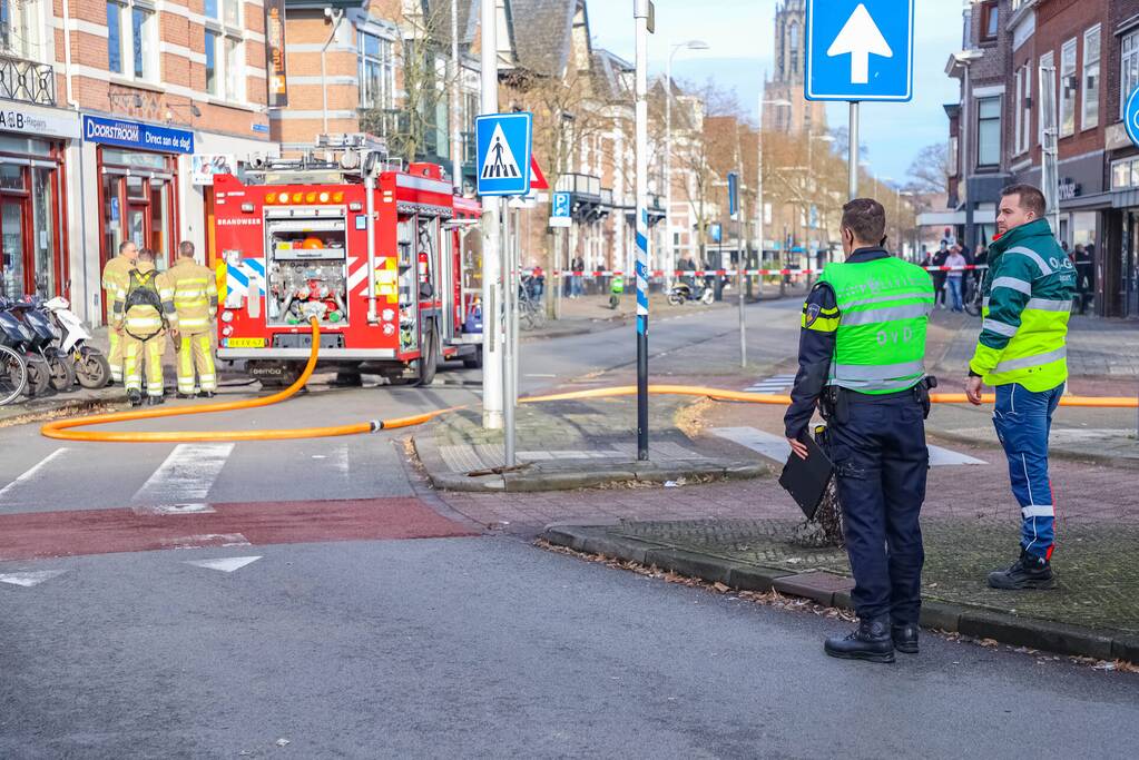 Veel rook bij grote brand in garage