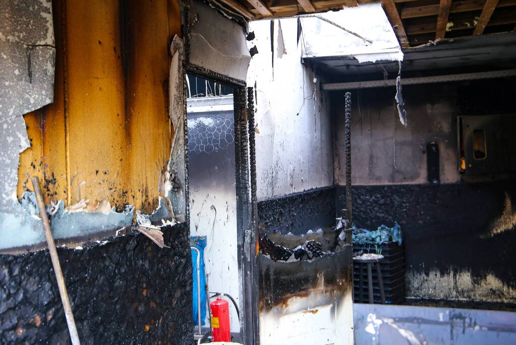 Veel rook bij grote brand in garage