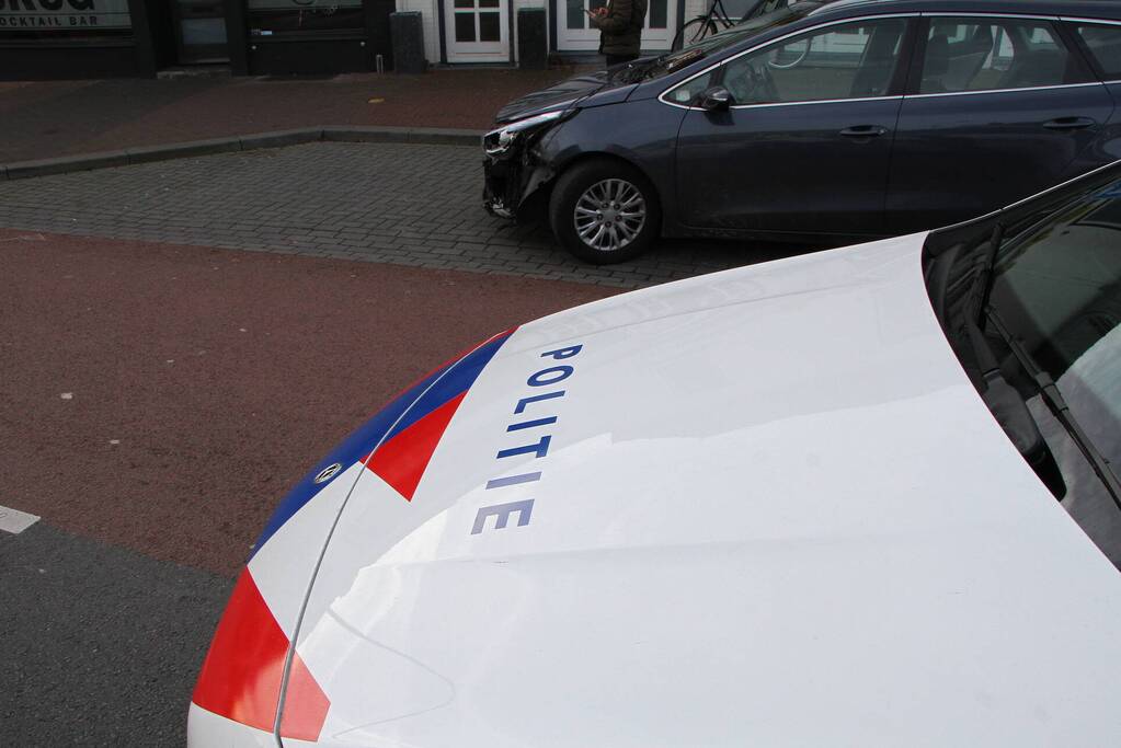 Frontale aanrijding tussen twee voertuigen