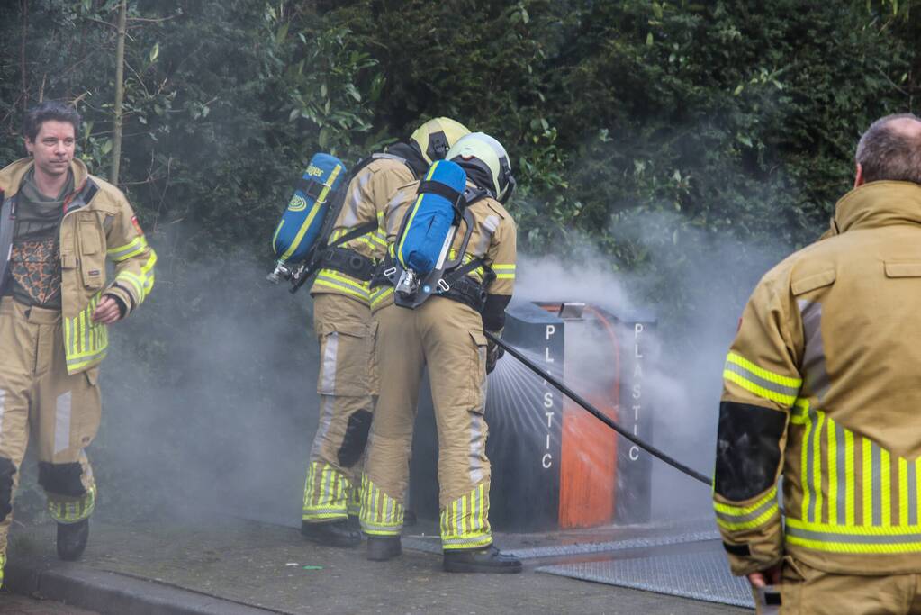 Brand ontstaan in ondergrondse plastic container