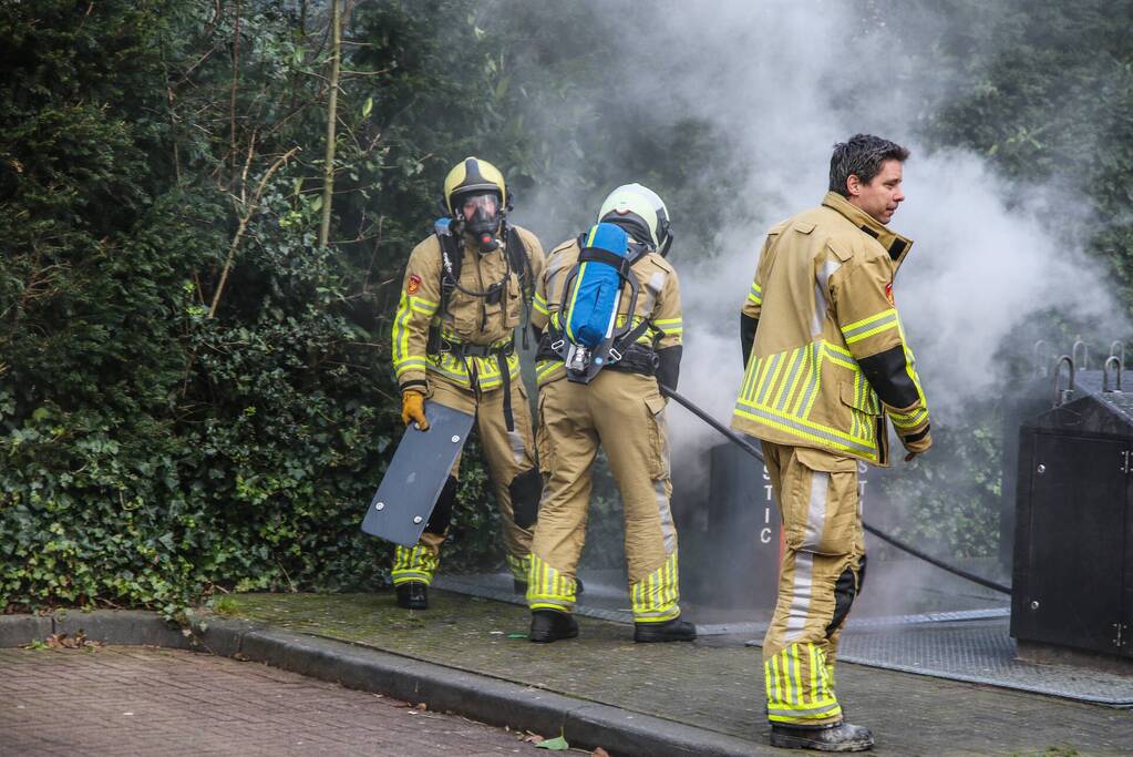 Brand ontstaan in ondergrondse plastic container