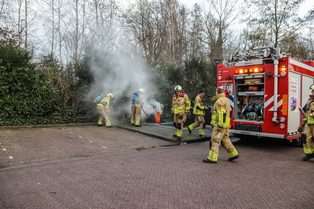 Brand ontstaan in ondergrondse plastic container