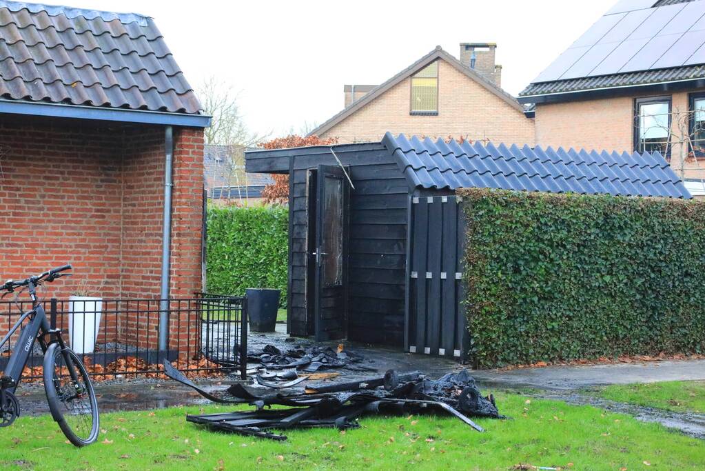 Brand ontstaan door vuurwerkresten in kliko