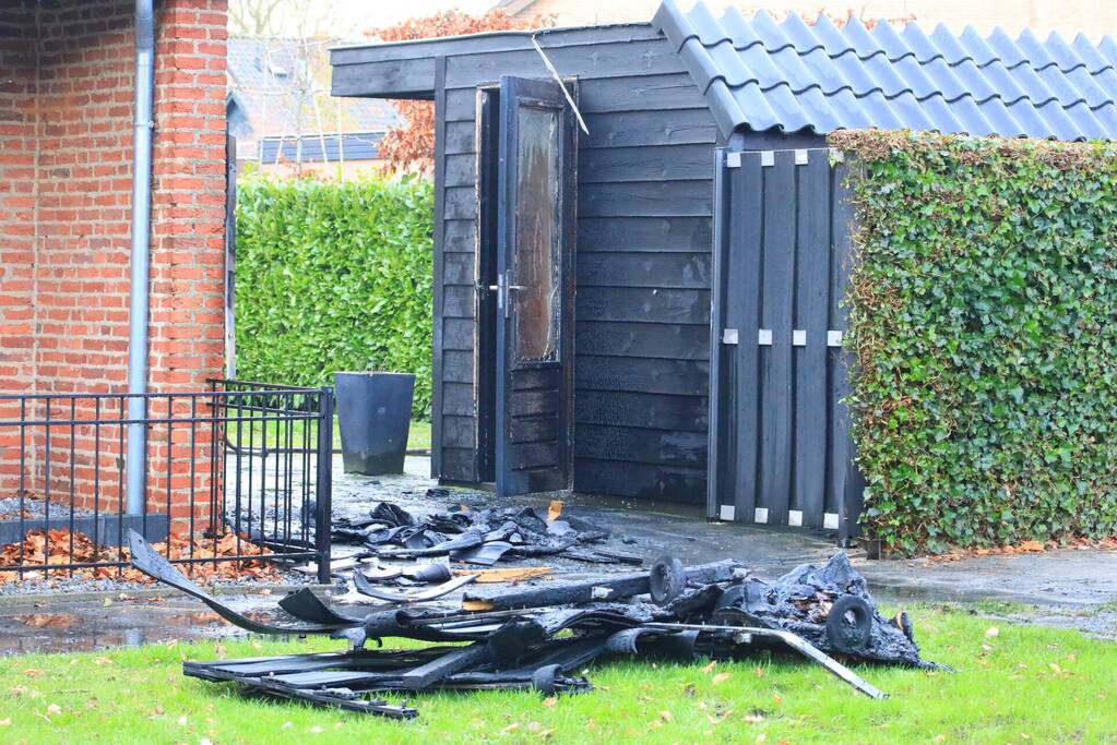 Brand ontstaan door vuurwerkresten in kliko