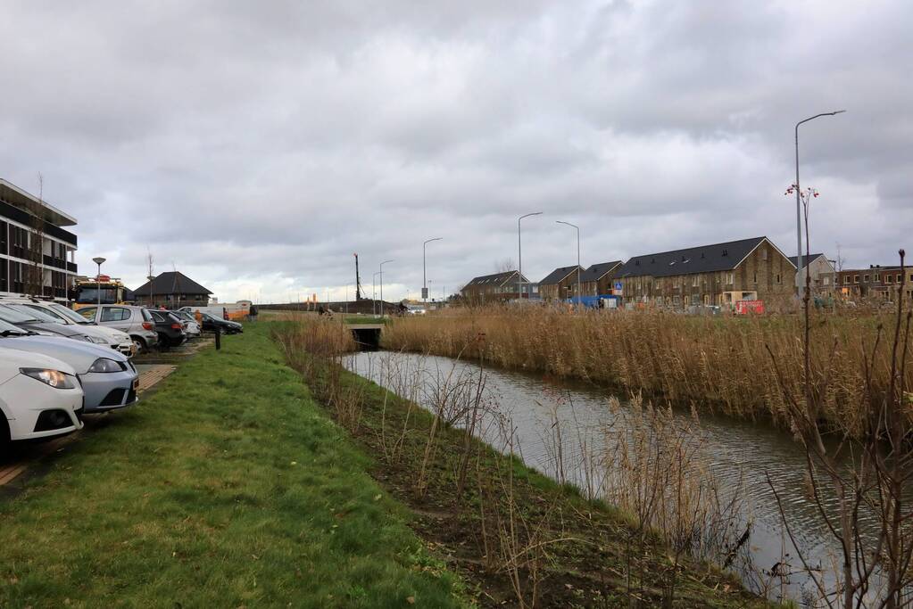 Auto te water na vergeten van handrem