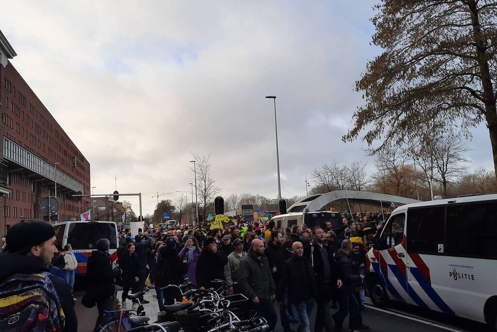 Duizenden demonstranten aanwezig bij Westerpark