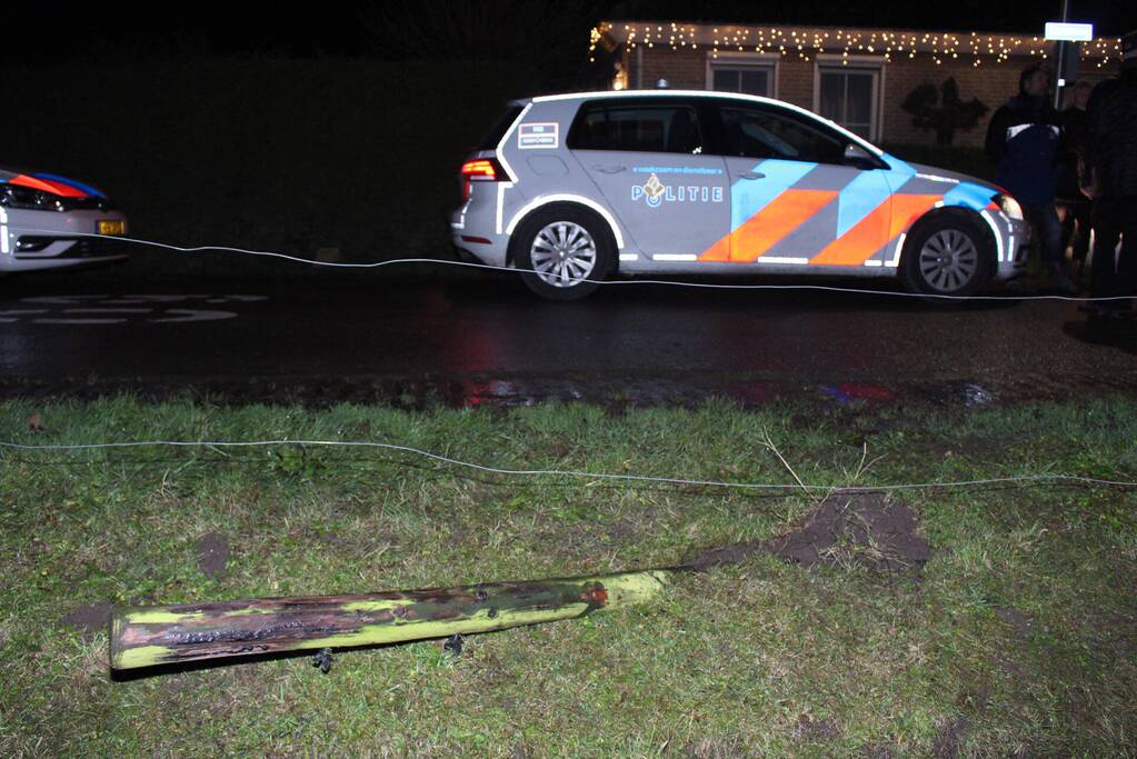 Quad rijdt door hekwerk en belandt in sloot