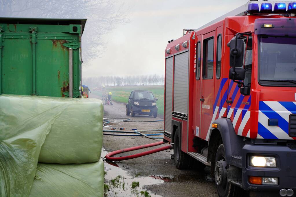 Grote uitslaande brand verwoest schuur