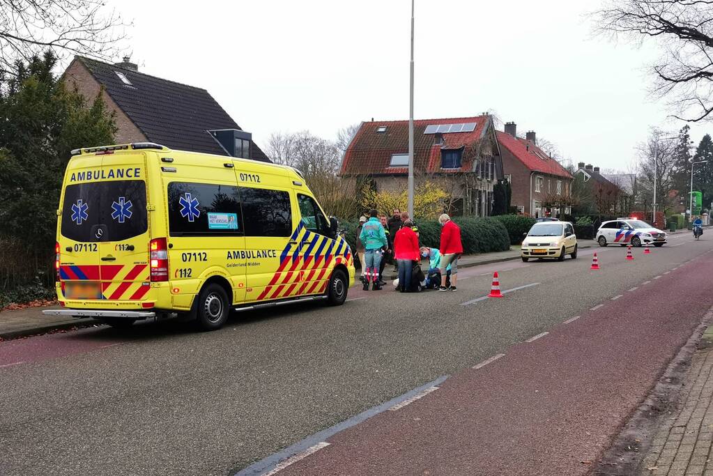 Vrouw op e-bike valt en raakt gewond