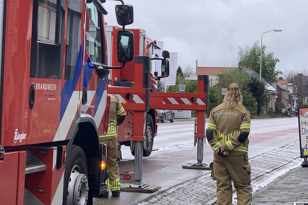 Brandweer controleert schoorsteen