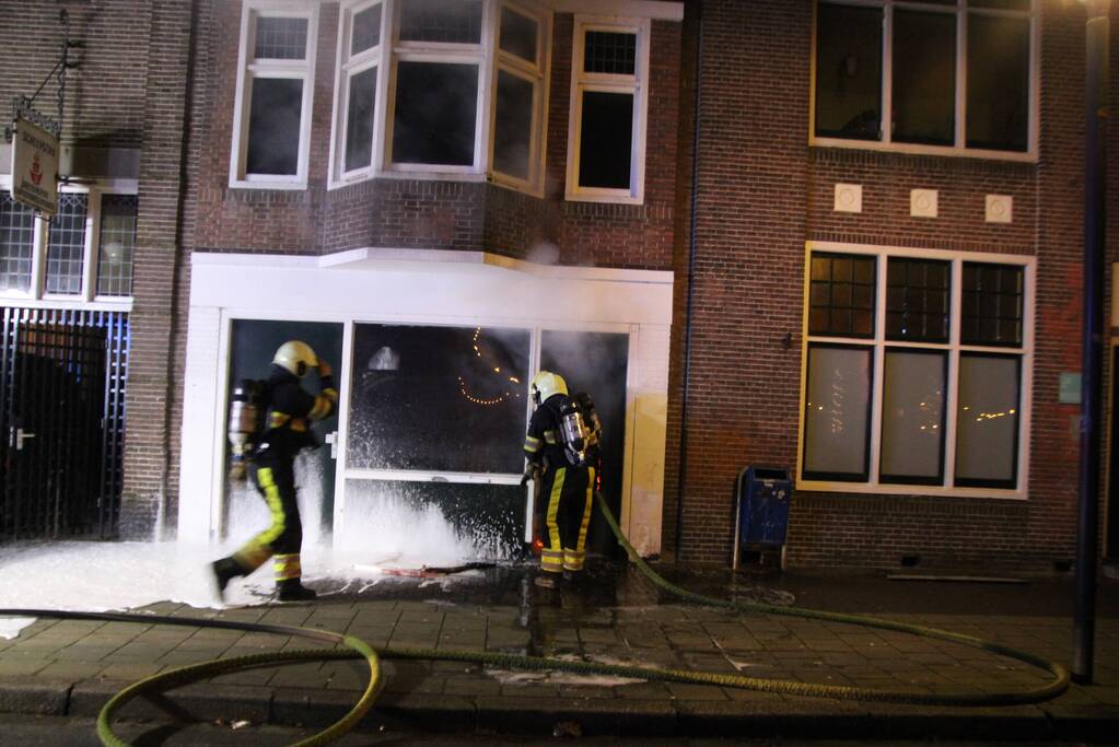 Flinke rookontwikkeling door brand in woning