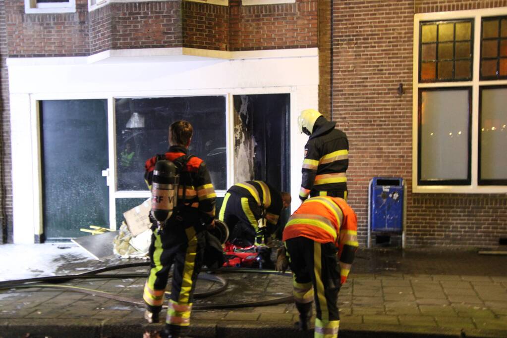 Flinke rookontwikkeling door brand in woning