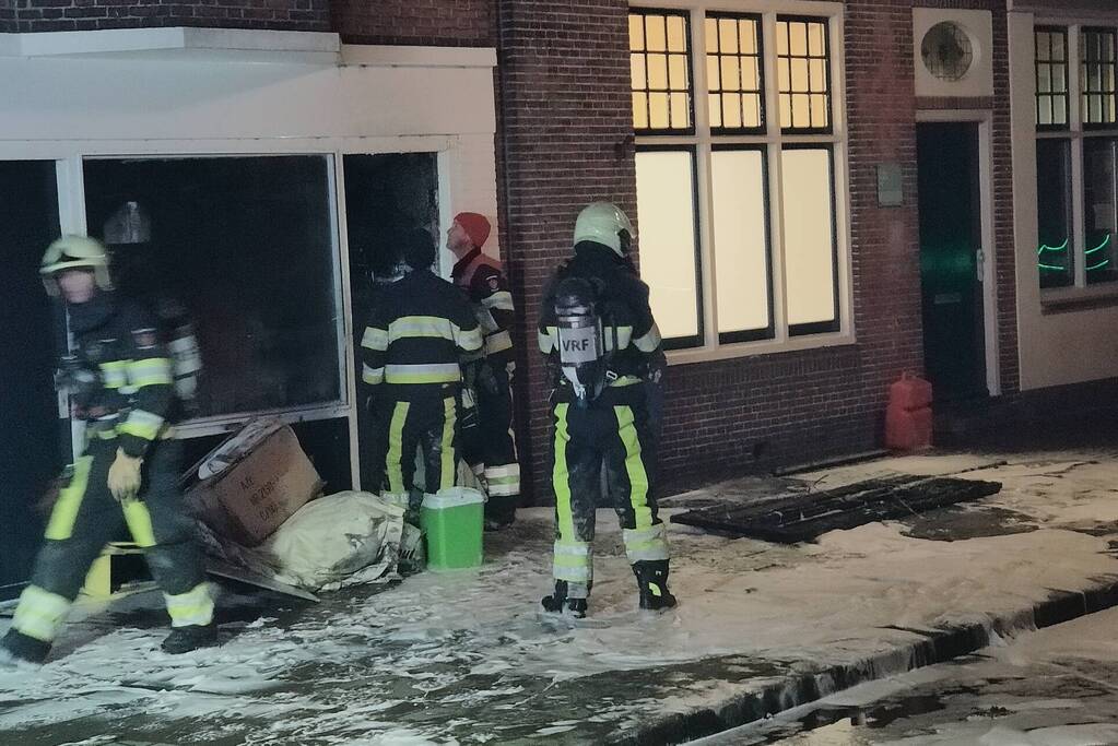 Flinke rookontwikkeling door brand in woning