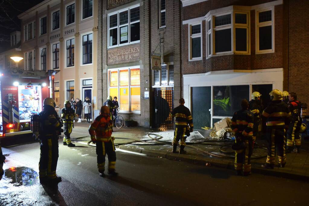 Flinke rookontwikkeling door brand in woning