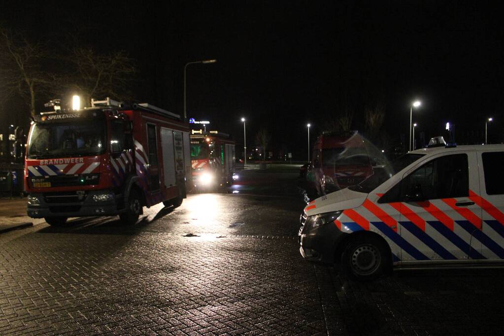 Brandweer pompt water uit kelder van zwembad Rivièrabad