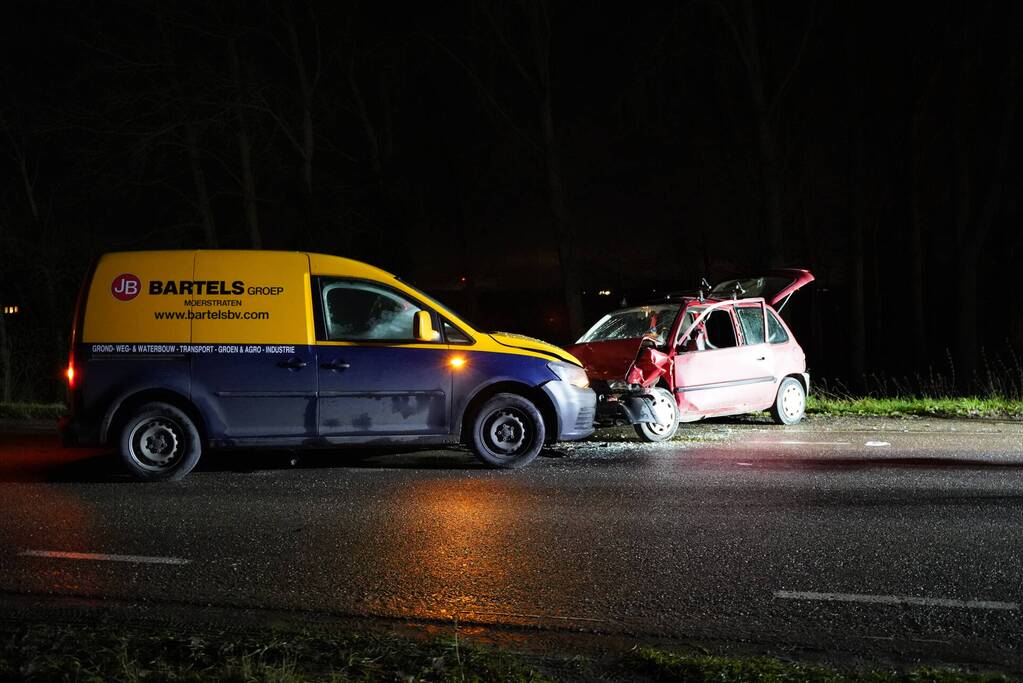 Flinke schade aan voertuigen door frontale botsing
