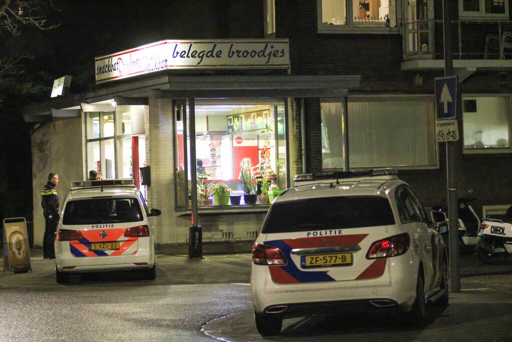 Politie doet onderzoek naar overval op snackbar