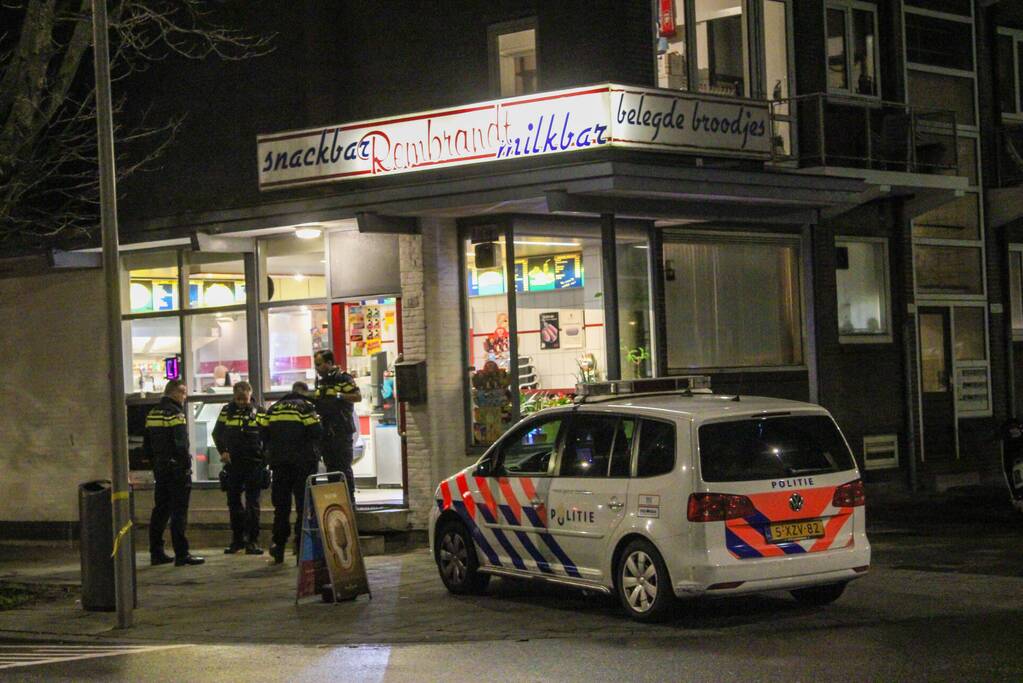 Politie doet onderzoek naar overval op snackbar