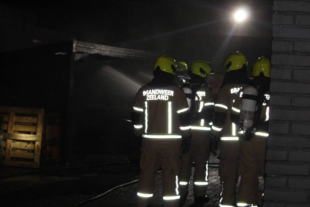 Houten overkapping in brand