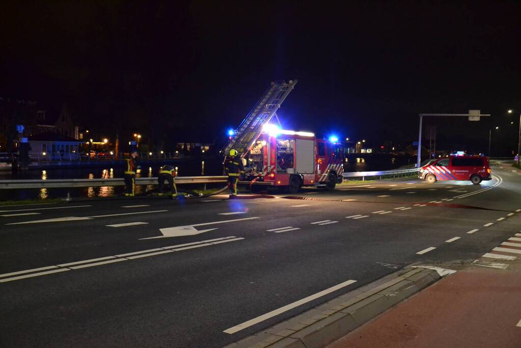 Weg afgesloten vanwege grote brand