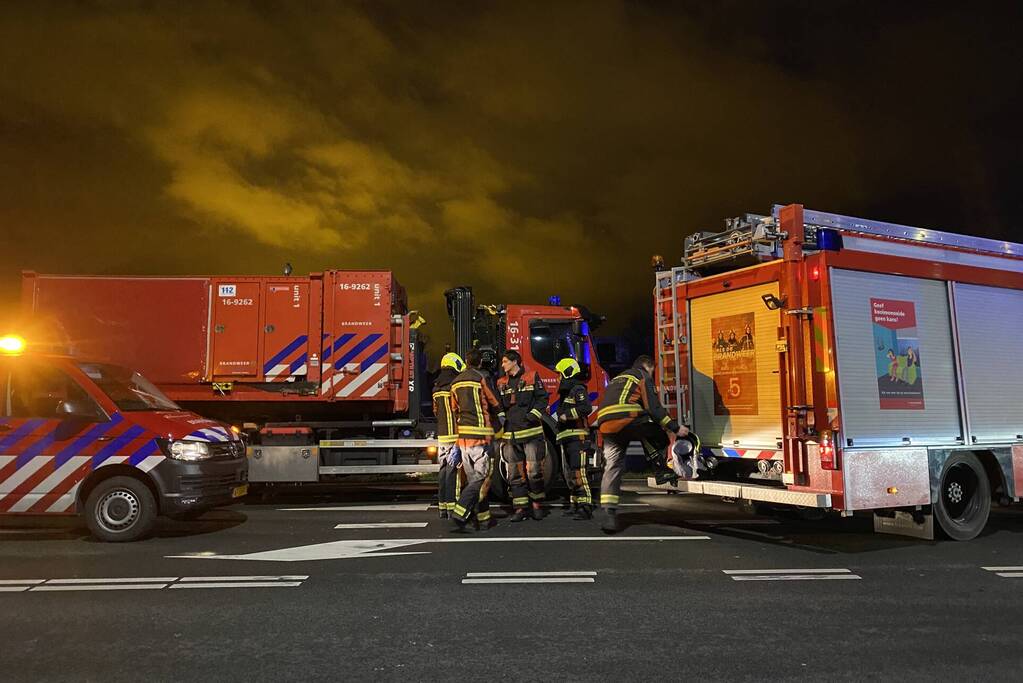 Weg afgesloten vanwege grote brand