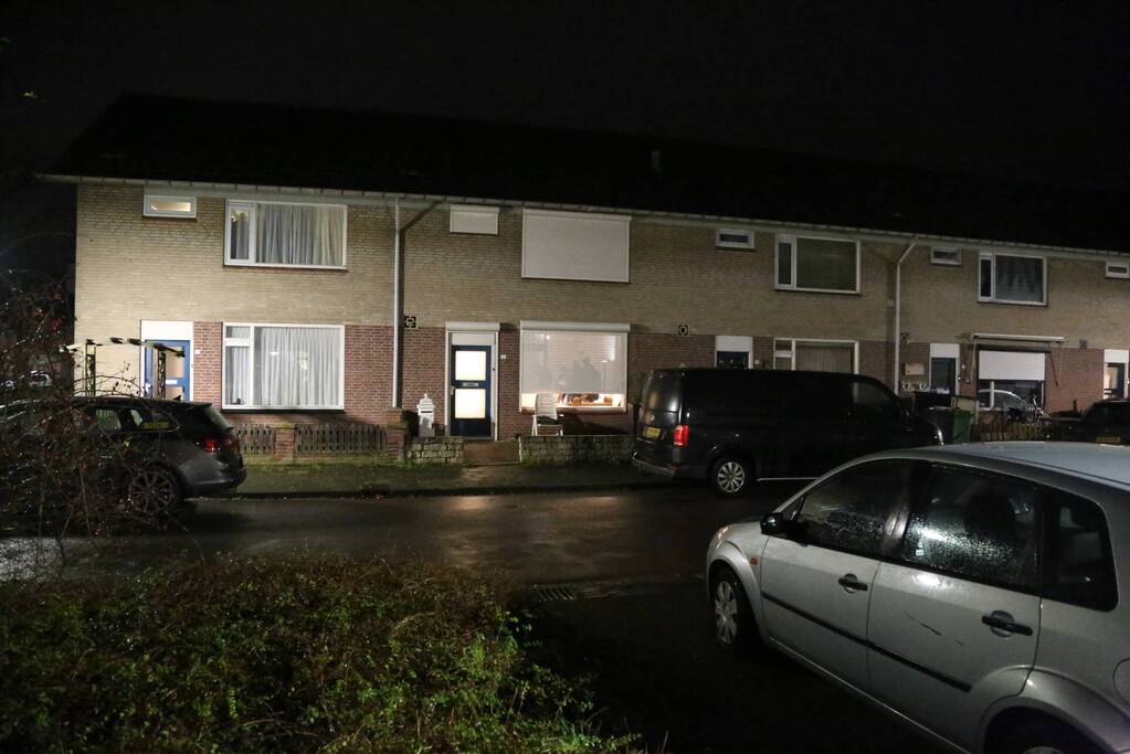 Politie valt panden binnen