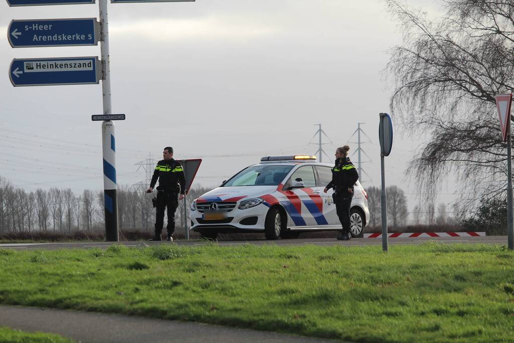 Auto komt tot stilstand in middenberm