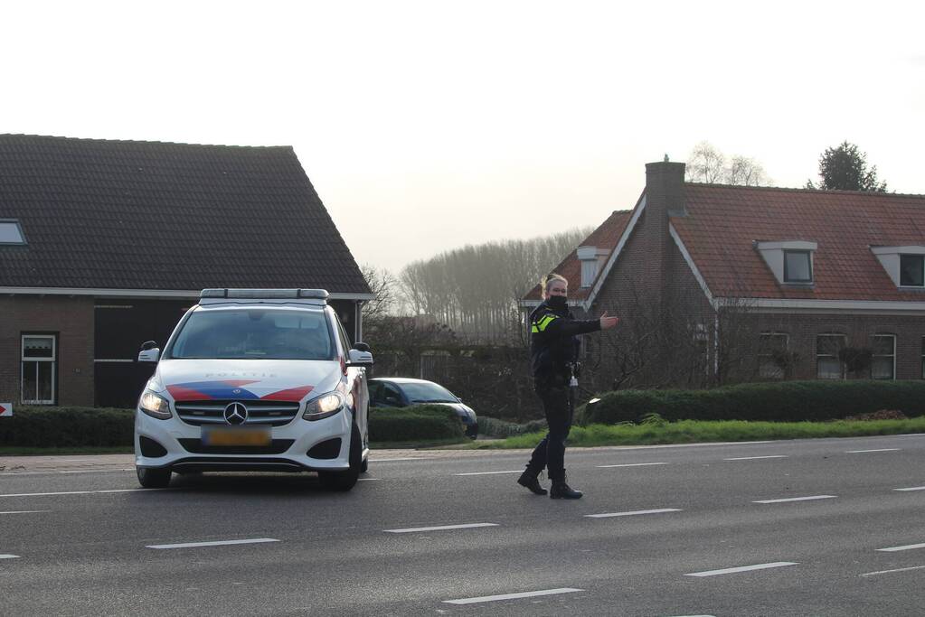 Auto komt tot stilstand in middenberm
