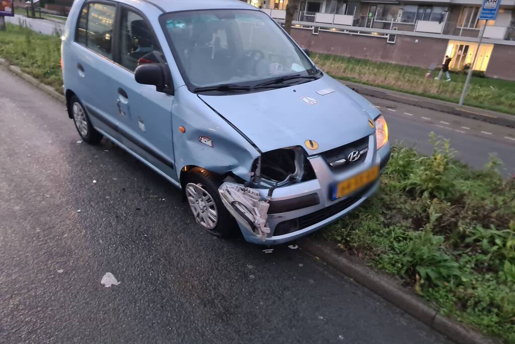 Twee auto's lopen flinke schade op bij ongeval