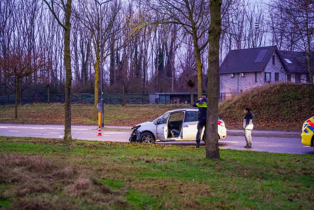 Schade na botsing tussen twee voertuigen