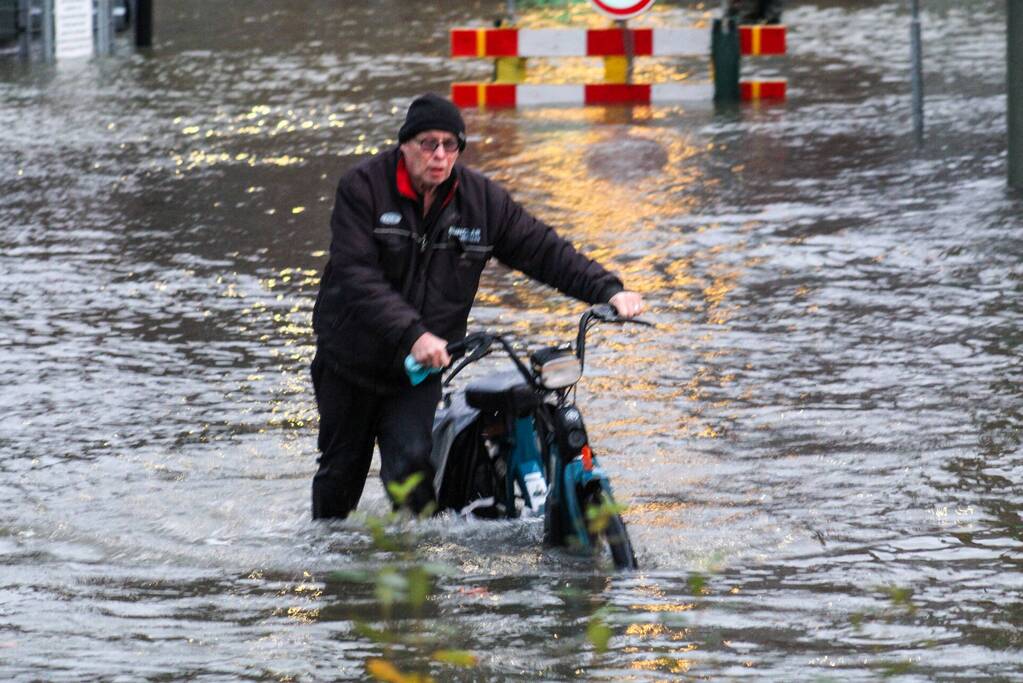 Straten onder water door springtij