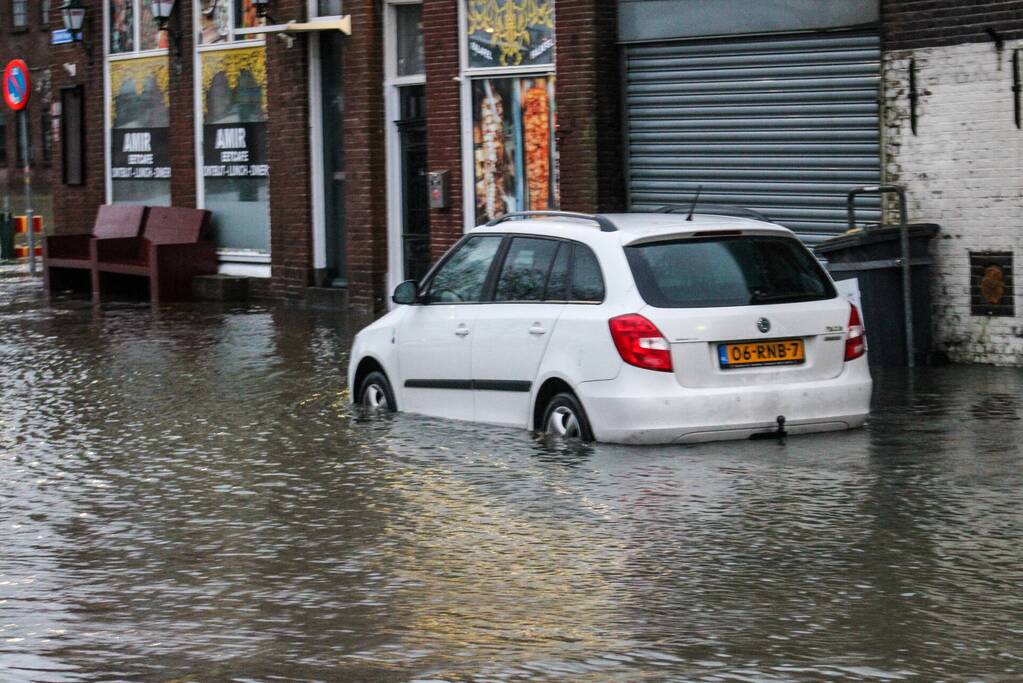 Straten onder water door springtij