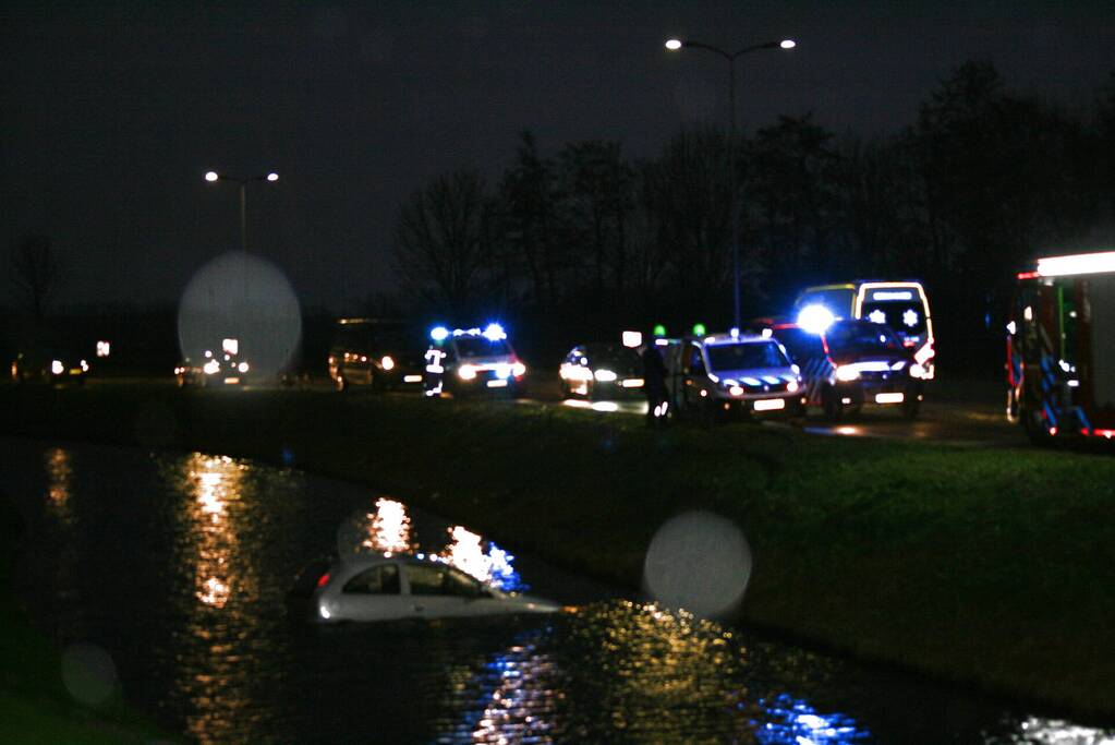 Voertuig te water, bestuurder met de schrik vrij