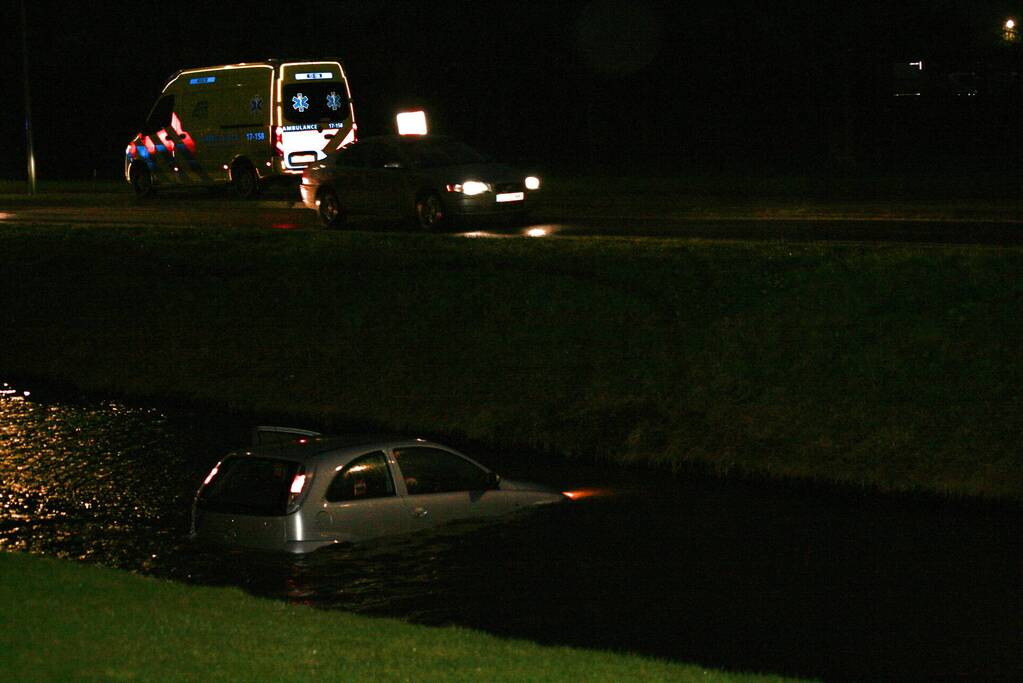 Voertuig te water, bestuurder met de schrik vrij