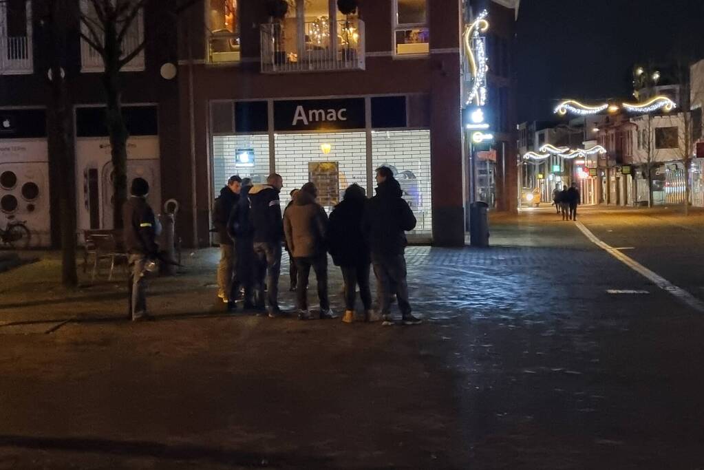 Groep mensen aanwezig bij demonstratie