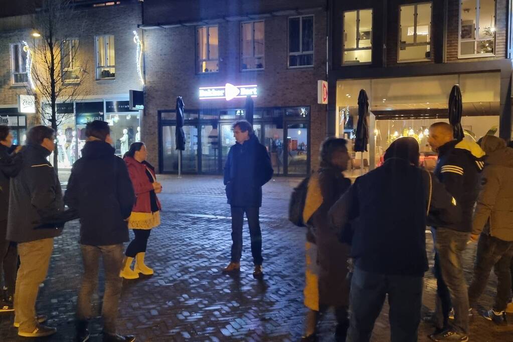 Groep mensen aanwezig bij demonstratie