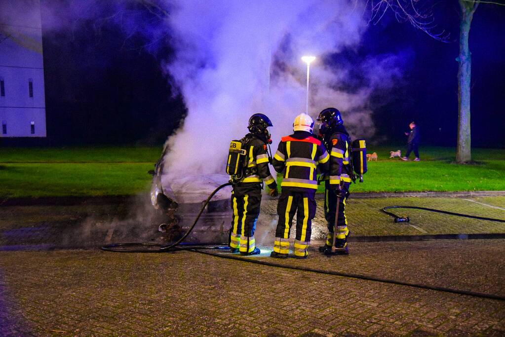 Personenauto uitgebrand op parkeerplaats