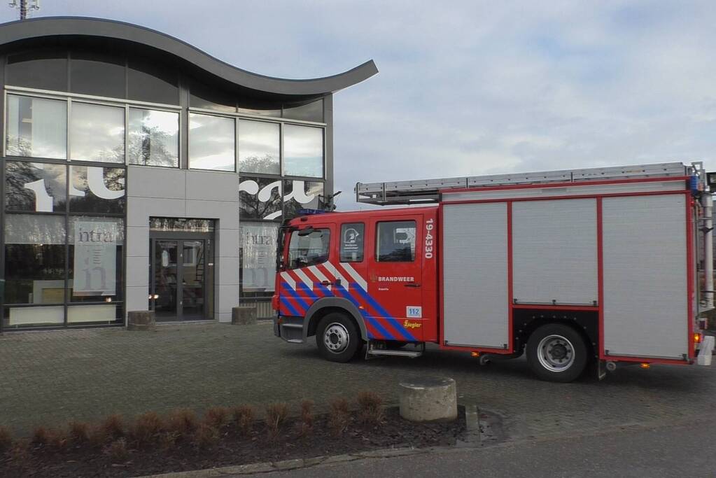 Brandweer controleert zaagmachine