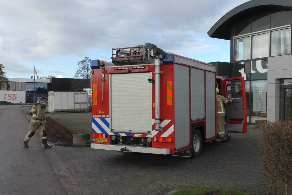 Brandweer controleert zaagmachine