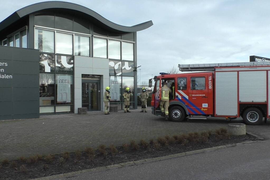 Brandweer controleert zaagmachine