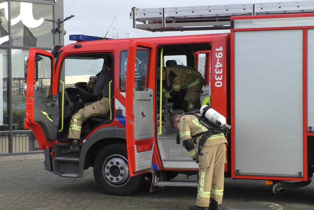 Brandweer controleert zaagmachine