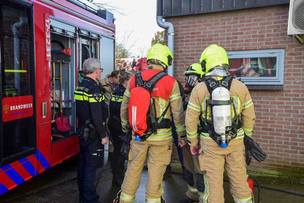 Kortsluiting in oude koelkast van bedrijf